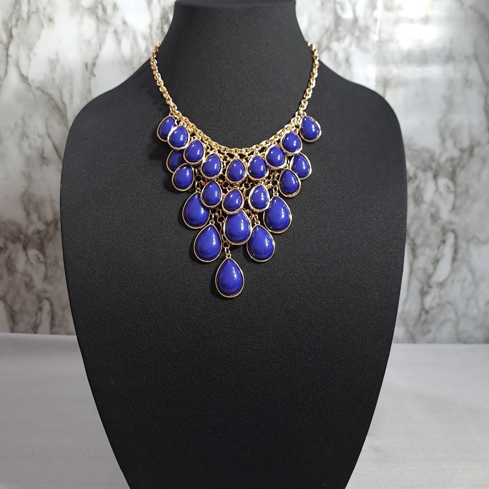 Women's Necklace Gold Tone With Acrylic Blue Beads Size 12.5 Inches